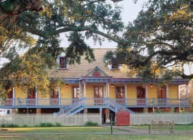 Laura or Oak Alley Plantation Admission & Guided Tour with Transportation From New Orleans Area Hotels
