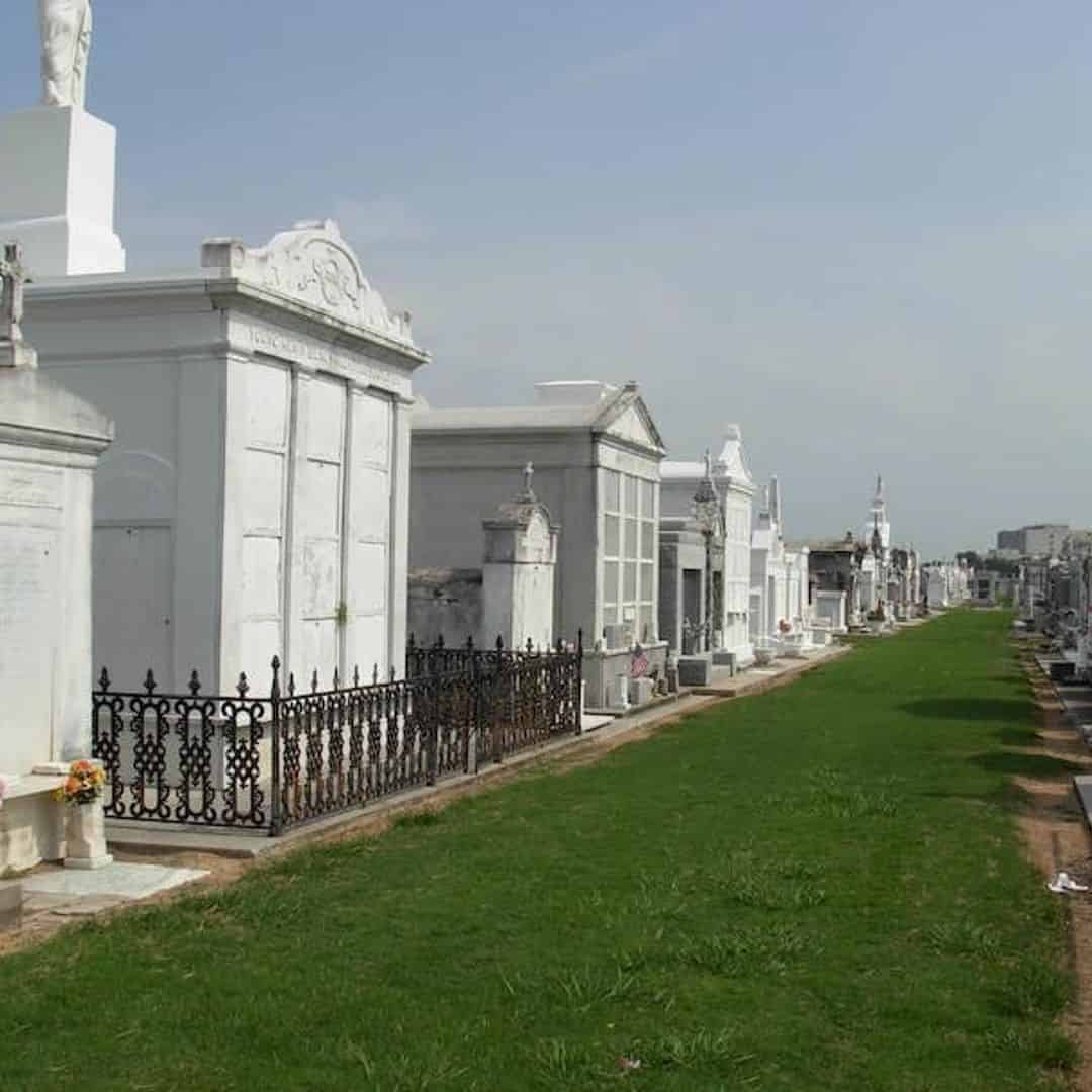 New Orleans City & Cemetery Combo with Hotel Pickup - TripShock!