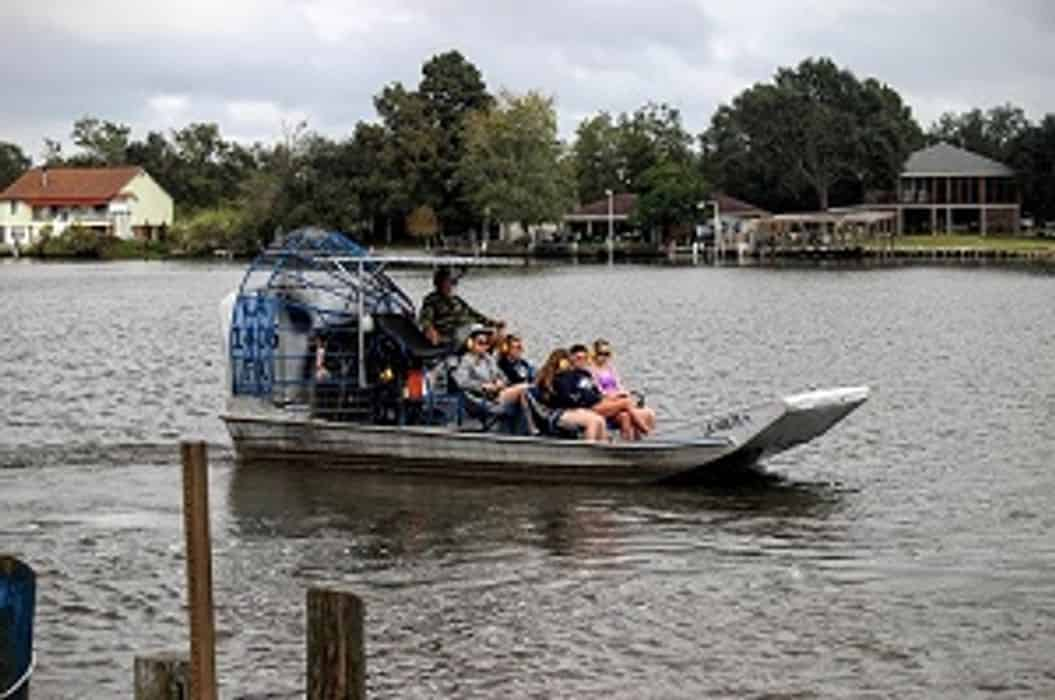 airboat tour close to french quarter