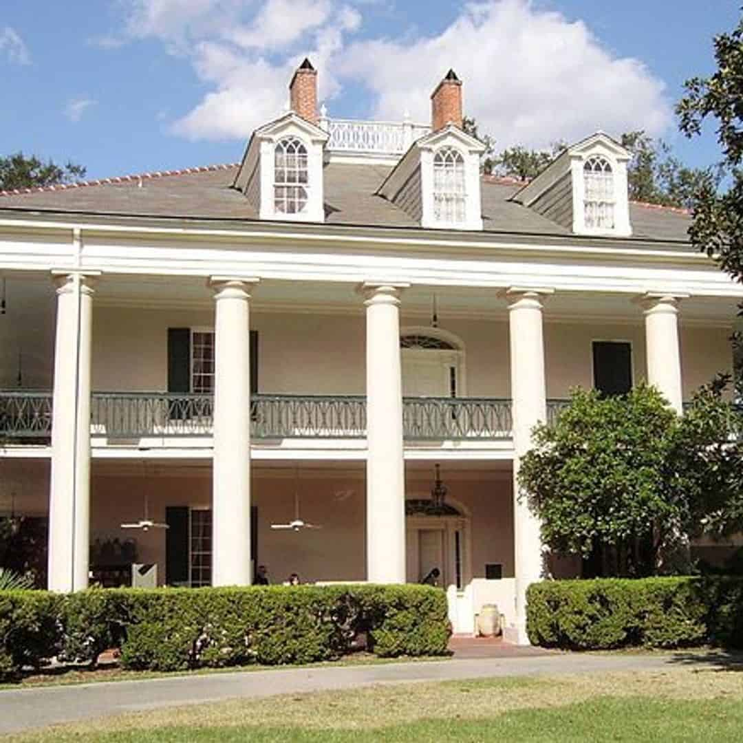 Oak Alley Plantation & Swamp Boat Combo from New Orleans Hotels