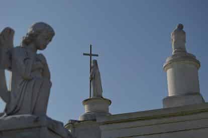 Saint Louis Cemetery #1 Small Group Tour