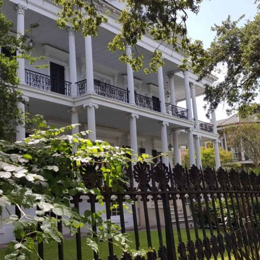 Glamorous Garden District, Cemetery, & Magazine Street Walking Tour ...