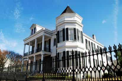 New Orleans Garden District, Mansions & Cemetery Walking Tour