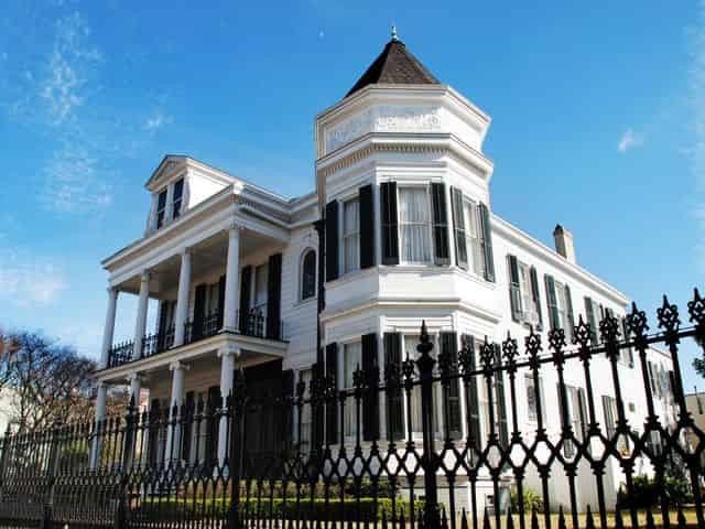 9 Reviews Of New Orleans Garden District Mansions Cemetery