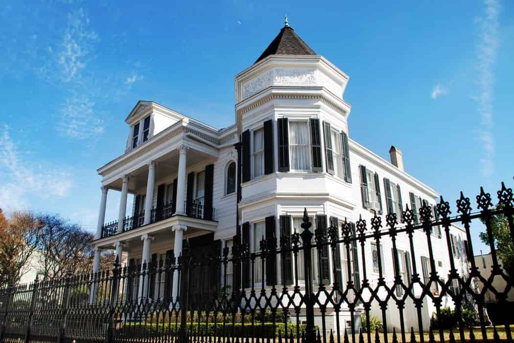New Orleans Garden District Mansions Cemetery Walking Tour