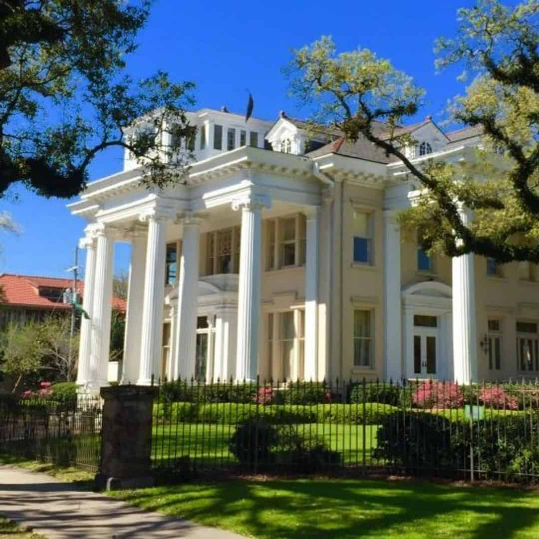 Historical New Orleans City & Mansion Tour with Tours By Isabelle