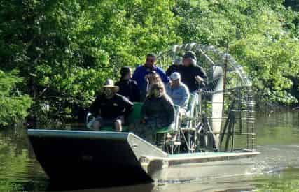 Grand Tour: Two Plantations, Lunch & Airboat Swamp Tour with Transportation from New Orleans