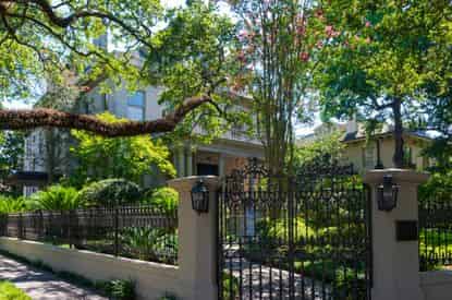 Garden District & Cemetery Combo Walking Tour