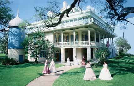 San Francisco Plantation Tour with Transportation from New Orleans Hotels & B&Bs