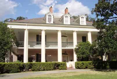 Oak Alley Plantation Tour with Transportation from NOLA Hotels & B&Bs