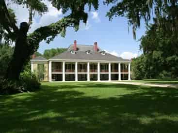 Destrehan Plantation & Small Airboat Combo with Transportation from New Orleans