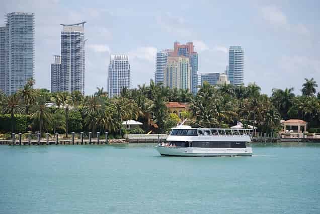 Biscayne-Bay-Boat-Tour-and-Everglades-Airboat-Excursion-by-Gray-line-Miami