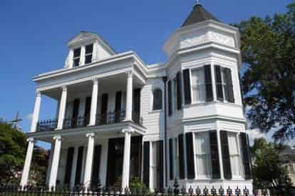 Garden District Walking Tours in New Orleans by Magic Walking Tours