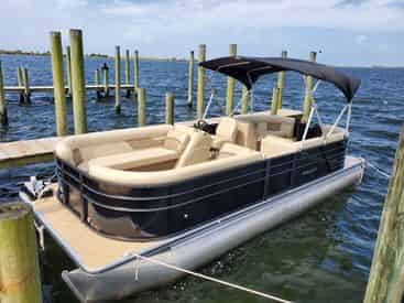 24 Ft Pontoon Rental with Fort Walton Beach Watersports