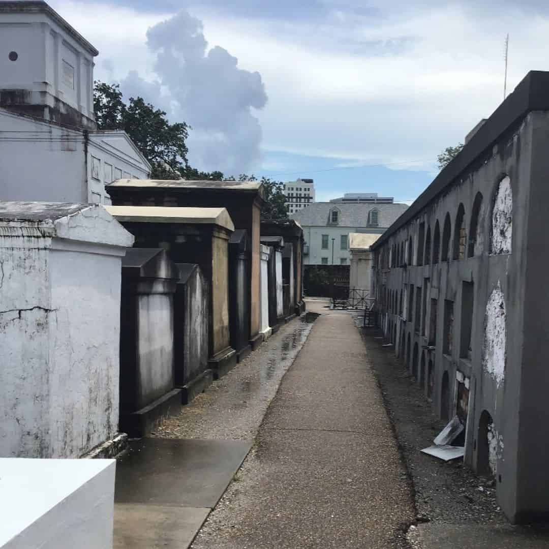 1-Hour Small Group Cemetery & Voodoo Walking Tour - TripShock!