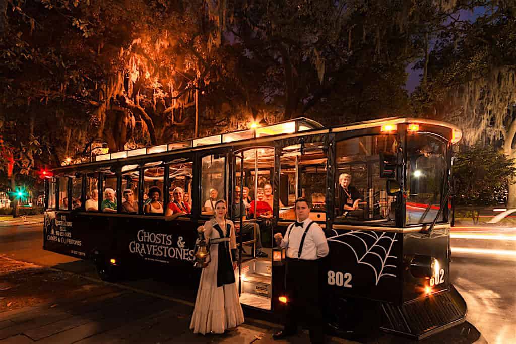 Savannah-Ghosts-and-Gravestones-Trolley-Tour