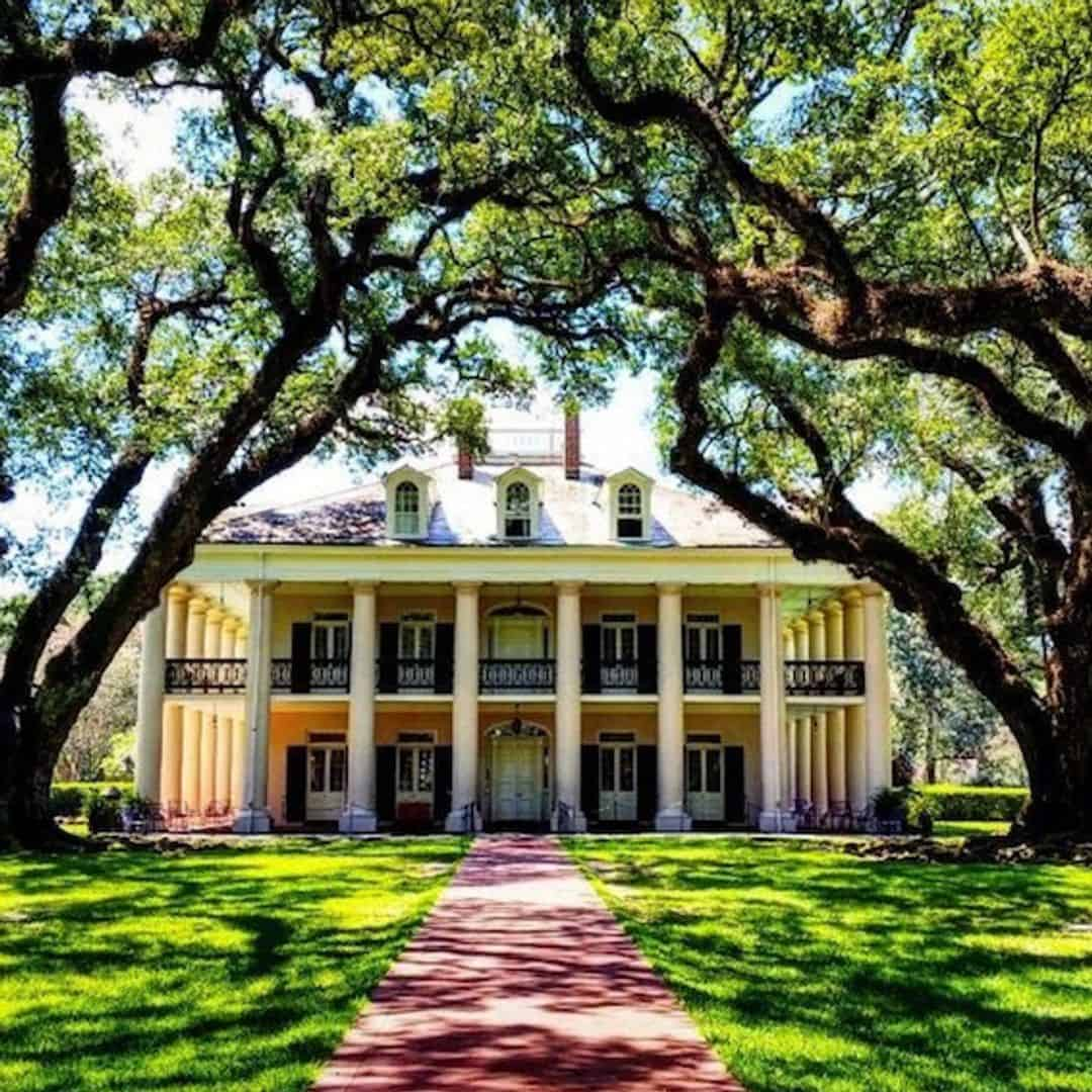 Houmas House & Oak Alley Plantation Combo with Optional Lunch - TripShock!