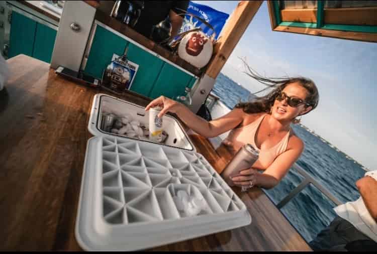 Rum-Runner-Bar-Boat-Castaway-Cruise