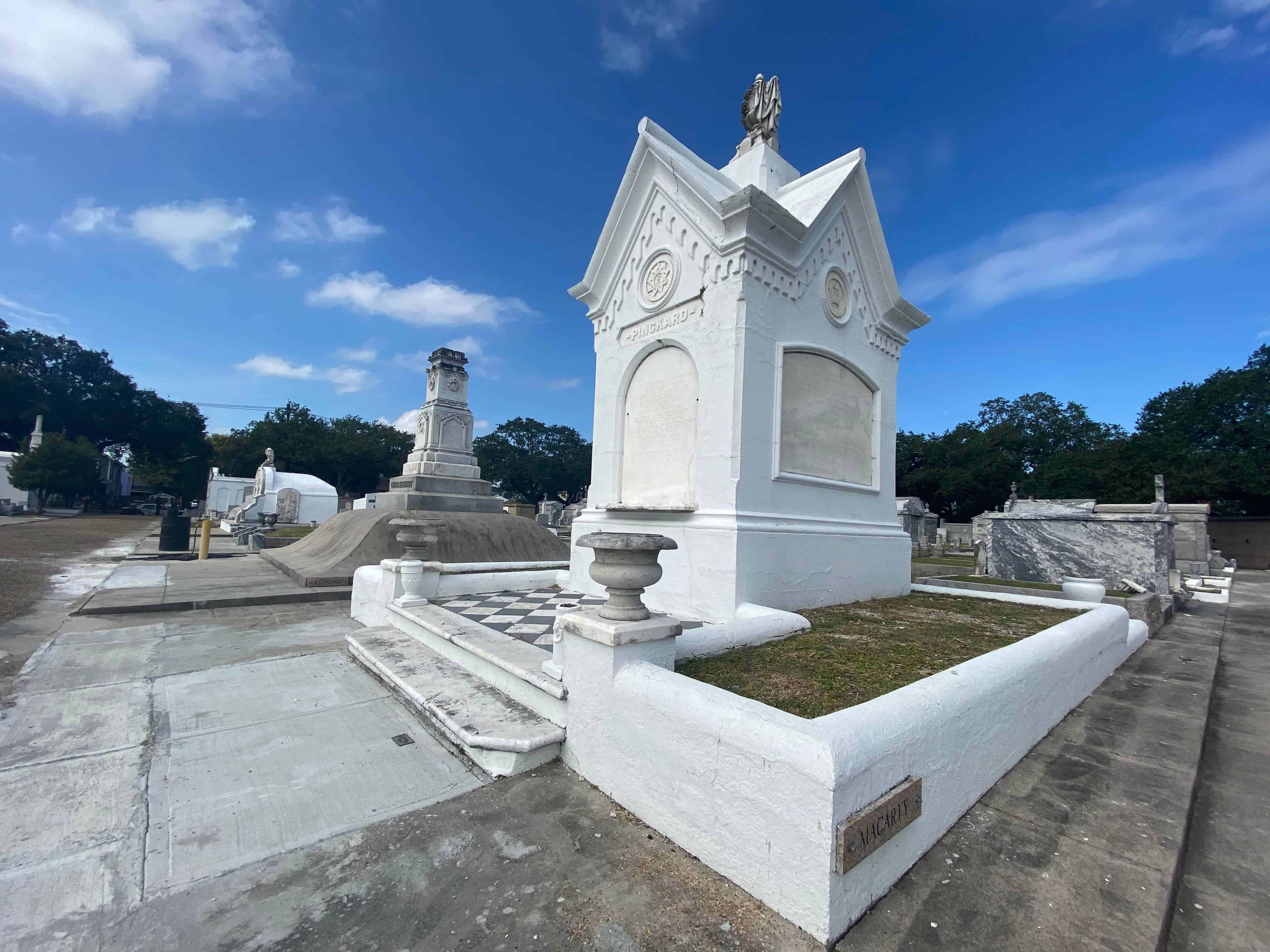 Cemetery-Insiders-Tour-with-Transportation