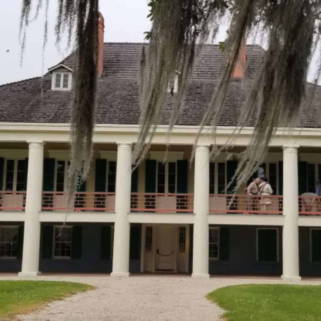 Destrehan Plantation with Roundtrip Transportation - TripShock!