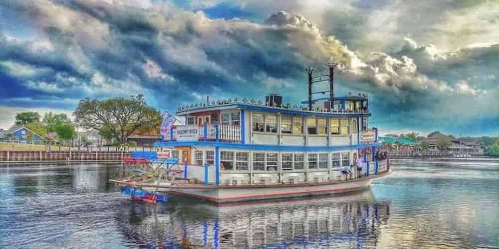 Barefoot Queen Riverboat