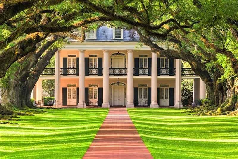 Oak-Alley-Plantation-and-Small-Airboat-Combo-Tour-with-Transportation-from-New-Orleans