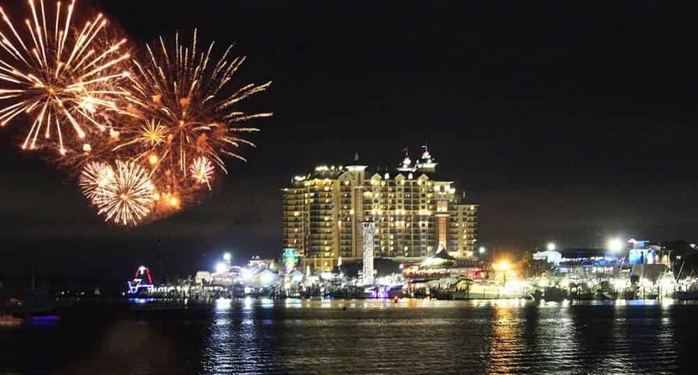 Private-Fireworks-Cruise-In-Destin-And-Fort-Walton-Beach