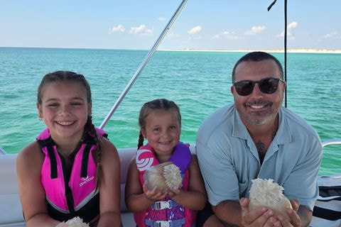 Panama City Beach: Shell Island and Dolphin Tour with Marine Biology Guide