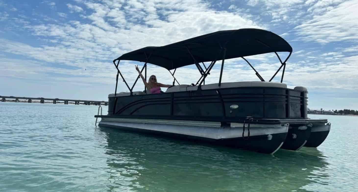 Fort-Walton-Beach-Harris-Sunliner-240-Quad-Lounge-Pontoon-Charter-with-Captain