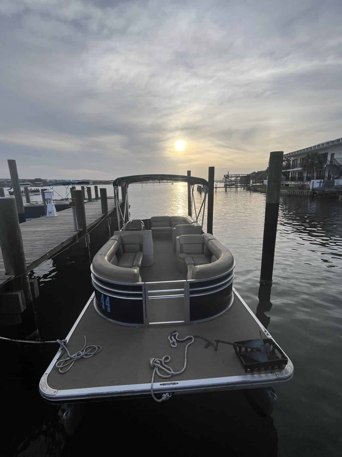 Fort-Walton-Beach-Pelican-Pontoon-Rental-for-up-to-10-passengers
