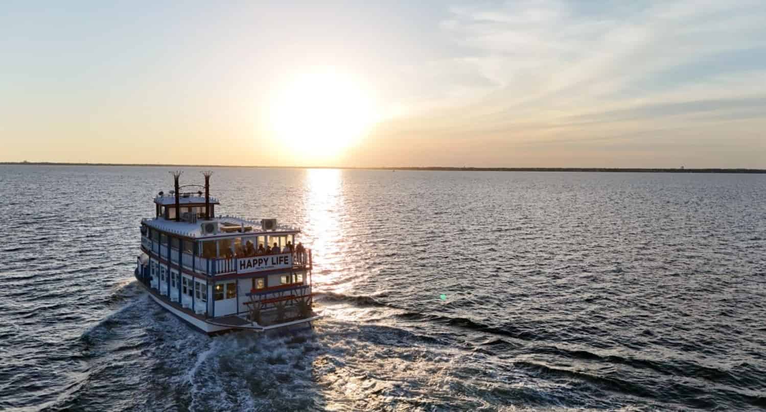 Destin-Riverboat-Comedy-Cruise-Aboard-the-Happy-Life