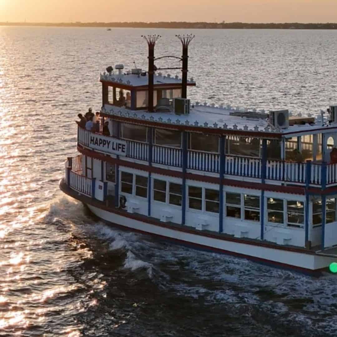 Happy Cruises in Destin (Activities & Photos)