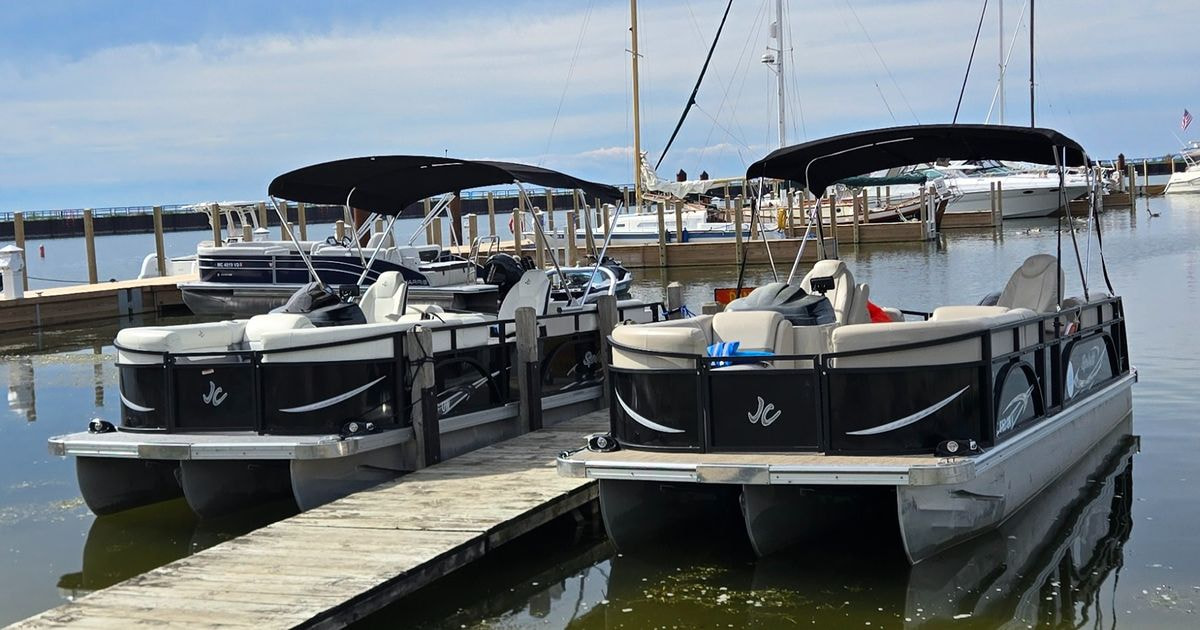 JC Tritoon Rental | Online Booking