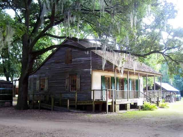 slave cabin at destrehan plantation