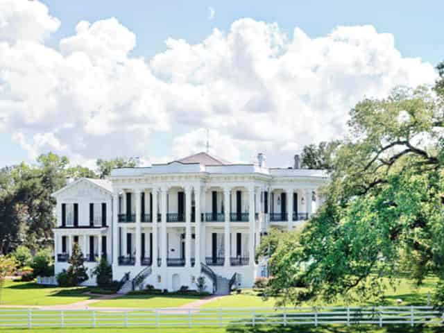 nottoway plantation estate on a sunny day