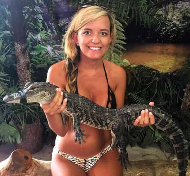 girl holding gator at Gator Beach Fudpuckers in Destin