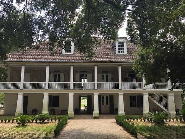 visitors touring whitney plantation