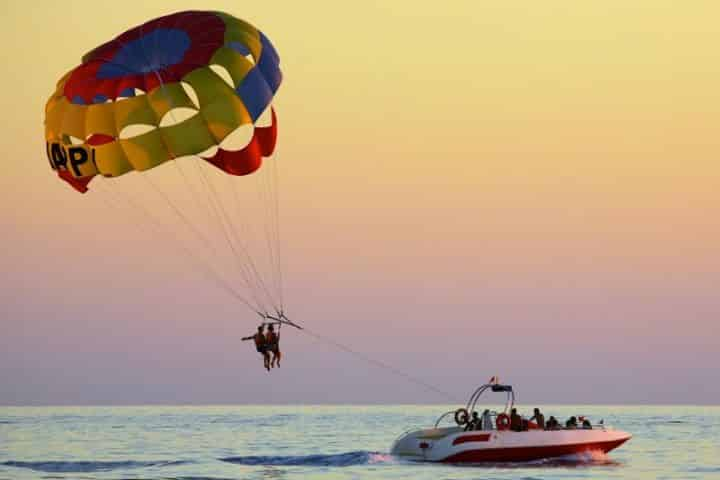 How Much Does it Cost to Parasail in Destin, Florida?