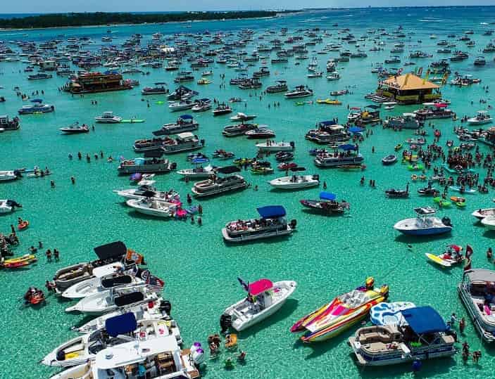 Crab Island Pontoon Rentals vs. Private Captained Charters: What Should You Actually Book?