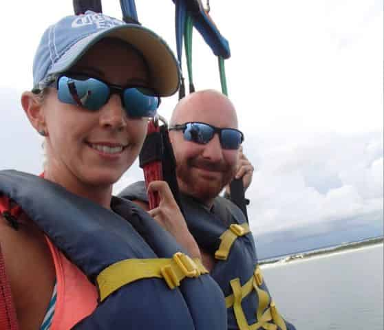 couple on destin parasail tour