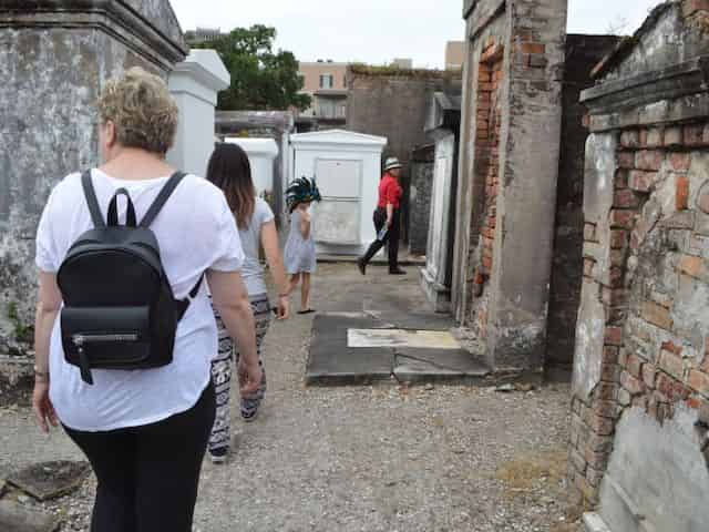 guided new orleans cemetery walking tours