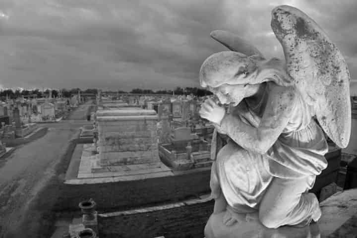 NOLA Cemetery Guide (Tours, History, Famous Graves, & More)