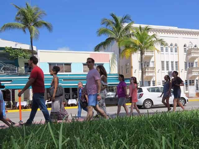 guests on a miami walking pub crawl tour