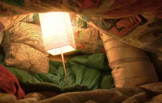 blanket pillow fort