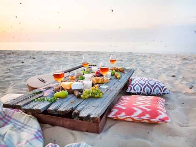 romantic picnic on the beach for couples in Miami