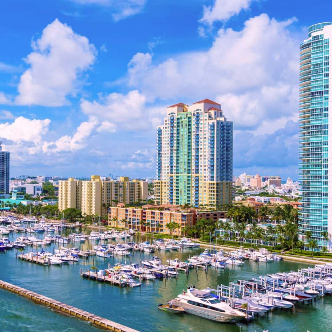 Four Hour 45' Yacht Tour in Miami Beach with Captain and Champagne