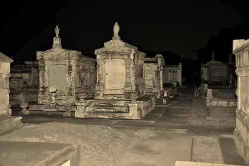 DEAD-OF-NIGHT-Ghost-and-Graveyard-Bus-Tour-by-Haunted-History-Tours