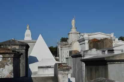 Saint Louis Cemetery #1 Small Group Tour