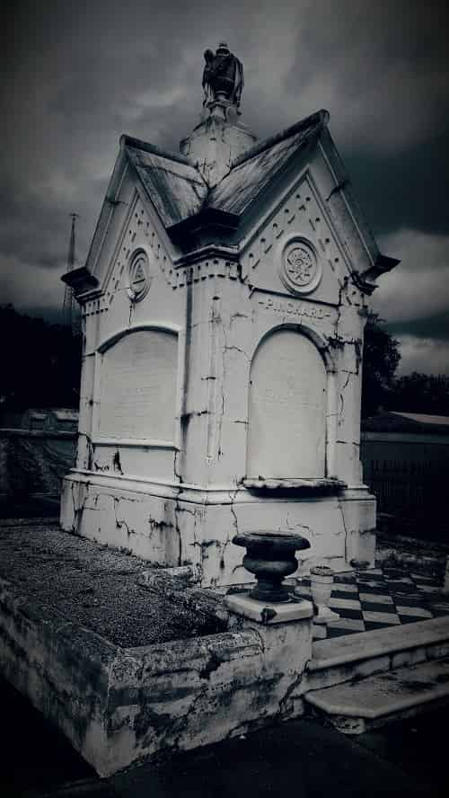 cemetery & ghost byob bus tour in new orleans