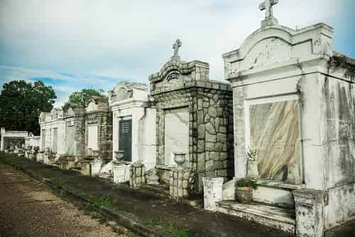 Cemetery-and-Voodoo-Walking-Tour-By-NOLA-Ghost-Riders
